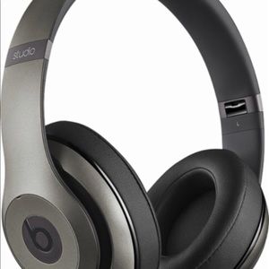 Wireless studio beats